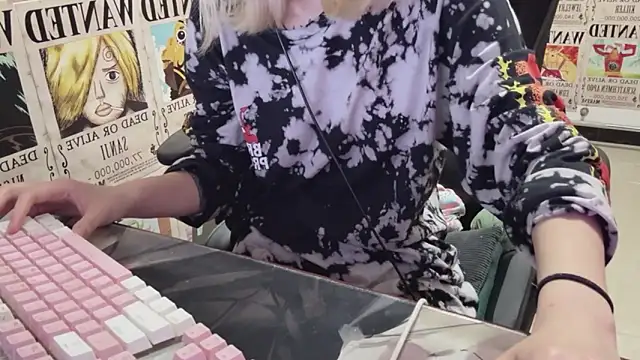 美女SNAKEgirlQAQ在线直播