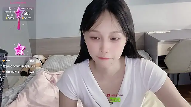 美女xunian71O在线直播