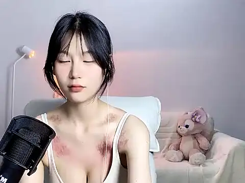 美女-IUIU-2025在线直播
