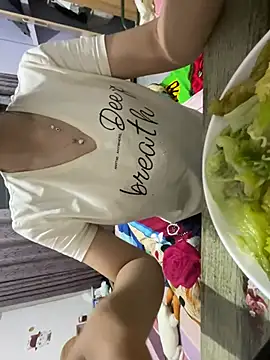 美女iu_uzZ在线直播