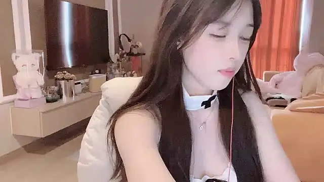美女strawberryUU在线直播