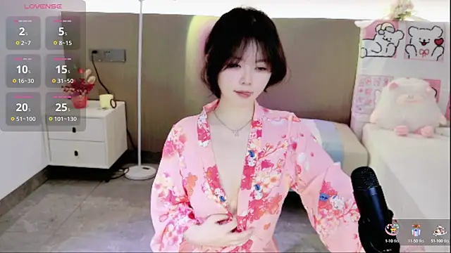 美女TTAOZI-TTT在线直播