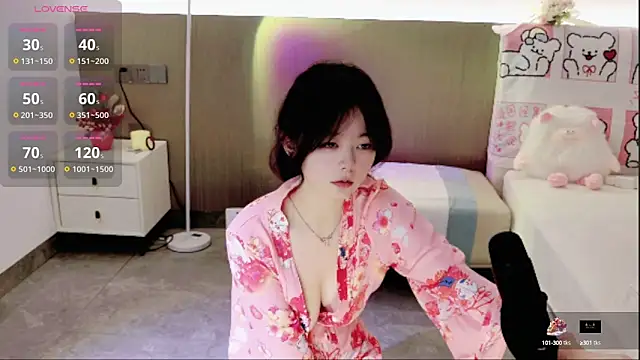 美女TTAOZI-TTT在线直播