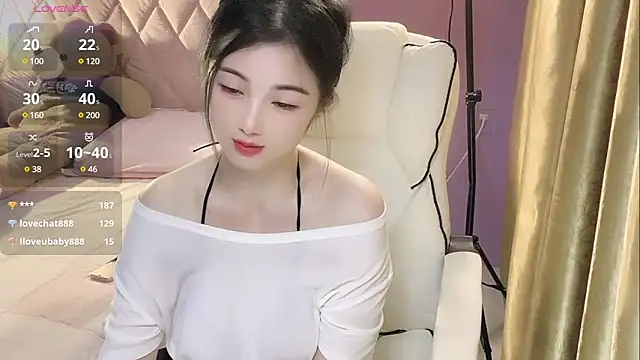 美女C-LoLo在线直播