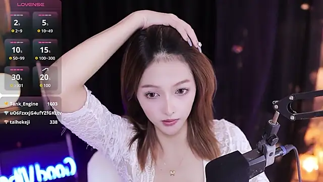 美女LucyKI在线直播