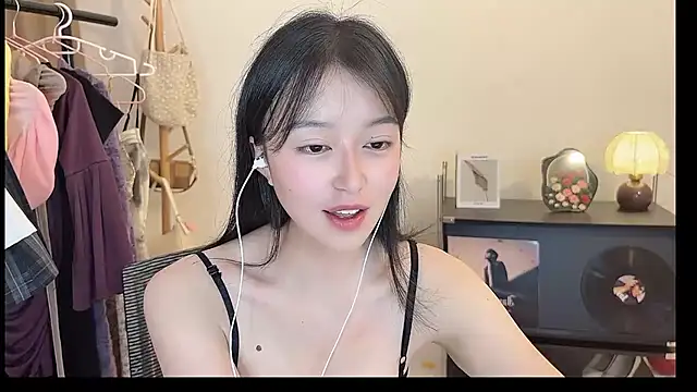 美女Onechestnut在线直播