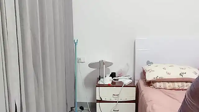 美女L--Q在线直播