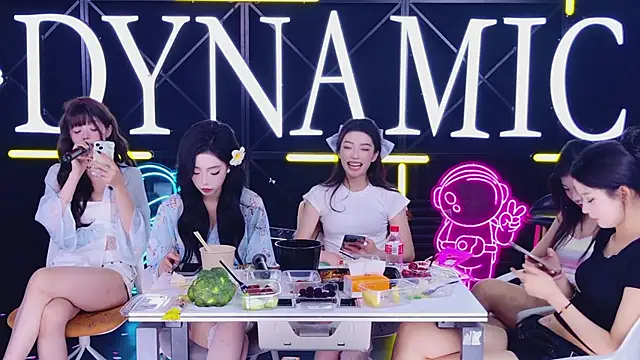 美女NEW-girl520在线直播