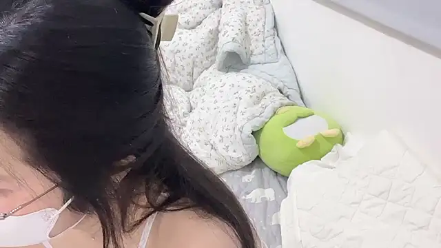美女LHeart在线直播