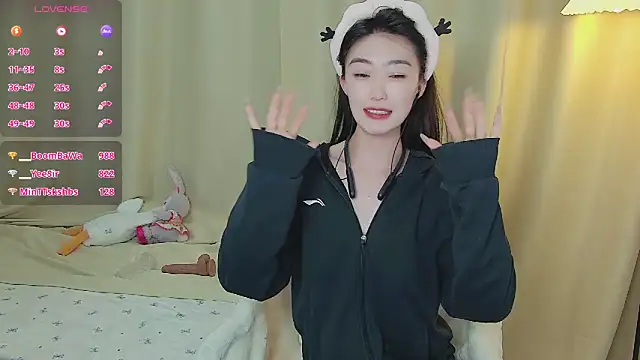 美女___BiuBiu在线直播