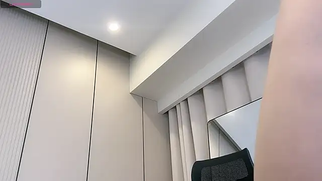 美女yaya_86在线直播