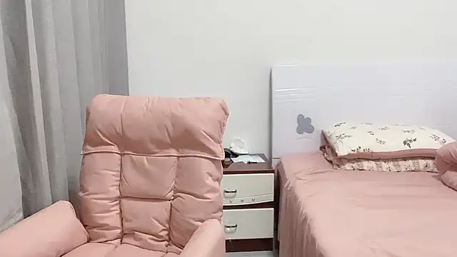 美女L--Q在线直播