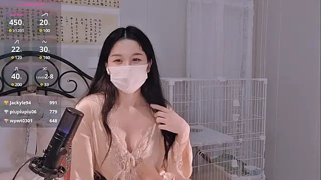 美女BingLin-在线直播