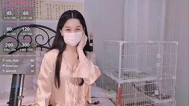 美女BingLin-在线直播