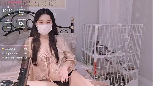 美女BingLin-在线直播