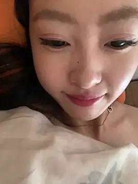美女MengMeng0515在线直播