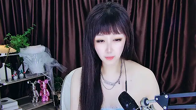美女xiaoya666--baby在线直播