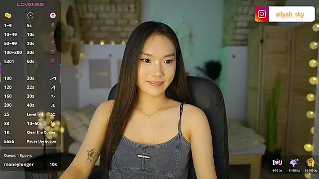 美女Allyah_Sky在线直播