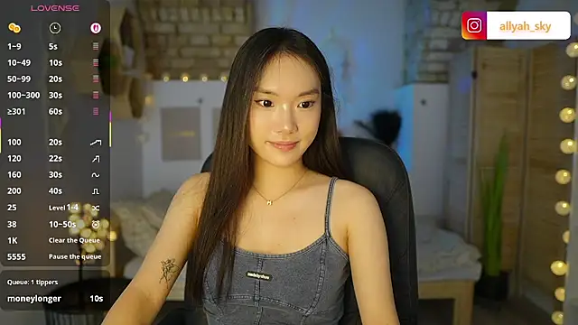 美女Allyah_Sky在线直播