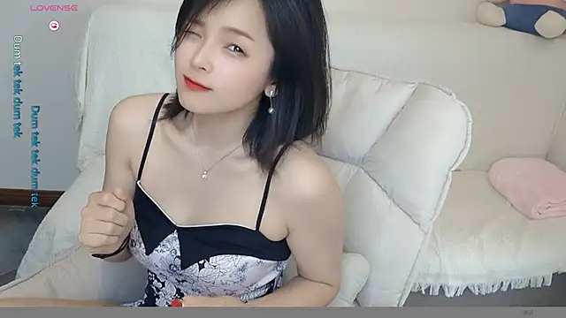 美女-Judy-在线直播