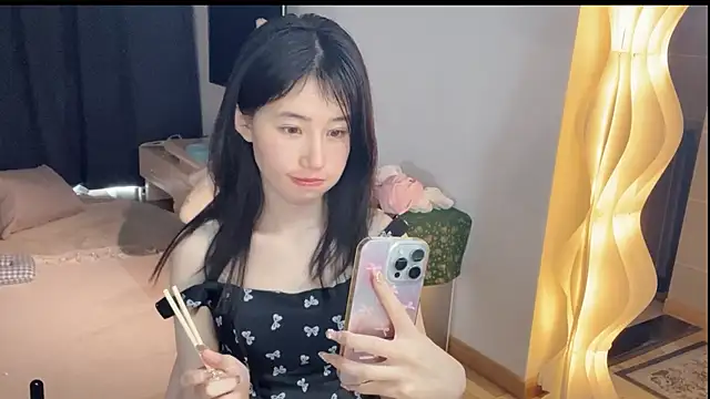 美女xiangxiang813在线直播