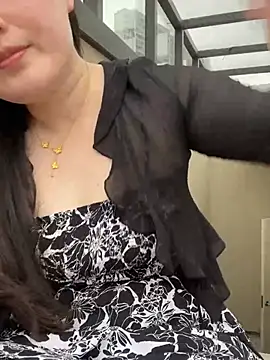 美女qinger2025在线直播