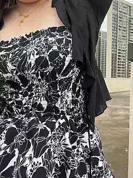 美女qinger2025在线直播