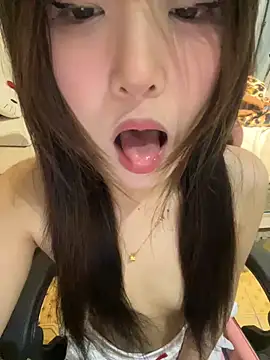 美女kkkiii889在线直播