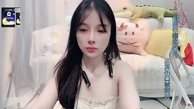 美女AKiKi711在线直播