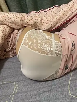 美女zqyaini在线直播