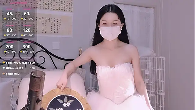 美女BingLin-在线直播