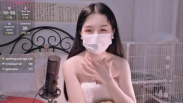 美女BingLin-在线直播