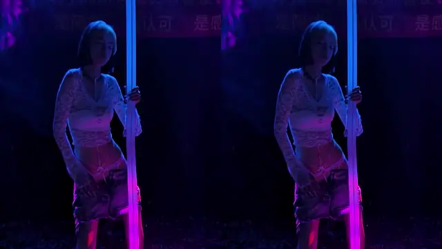 美女cqyyds001在线直播