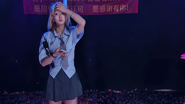 美女cqyyds001在线直播