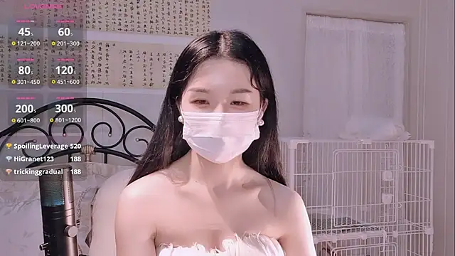 美女BingLin-在线直播