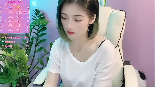 美女C-LoLo在线直播