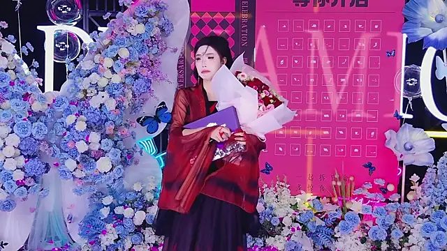 美女NEW-girl520在线直播