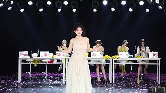 美女XMH100在线直播