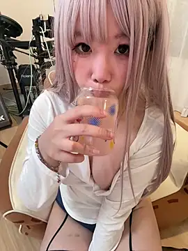 美女linko12334在线直播