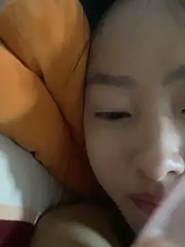 美女MengMeng0515在线直播