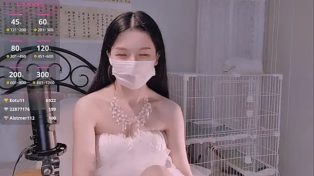 美女BingLin-在线直播