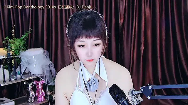 美女xiaoya666--baby在线直播