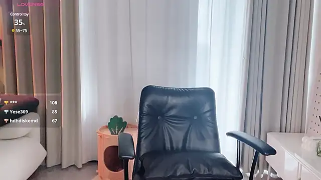 美女LILIya_11在线直播