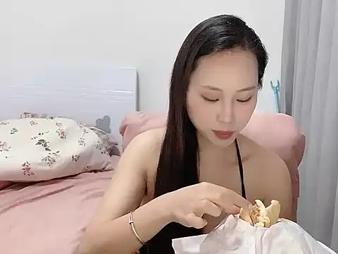 美女L--Q在线直播