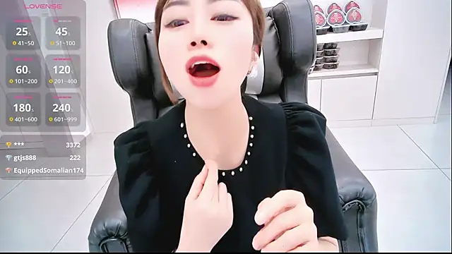 美女Aster_Hoa在线直播