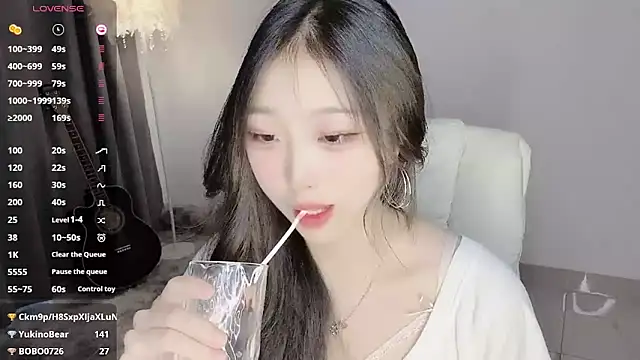 美女yukiyyuu44在线直播