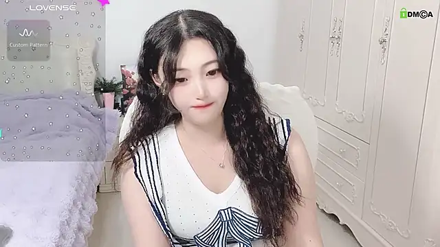美女TW_doll在线直播