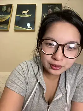 美女qingrong010在线直播