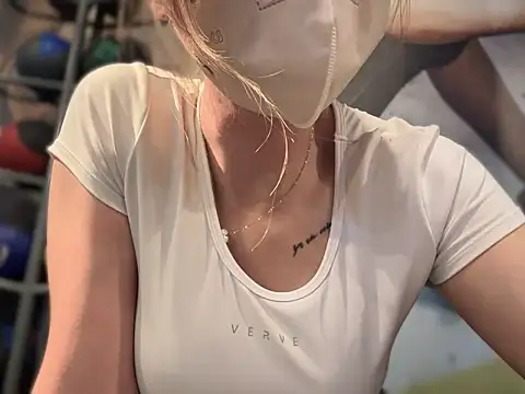美女QcherryQ在线直播