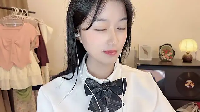 美女Onechestnut在线直播